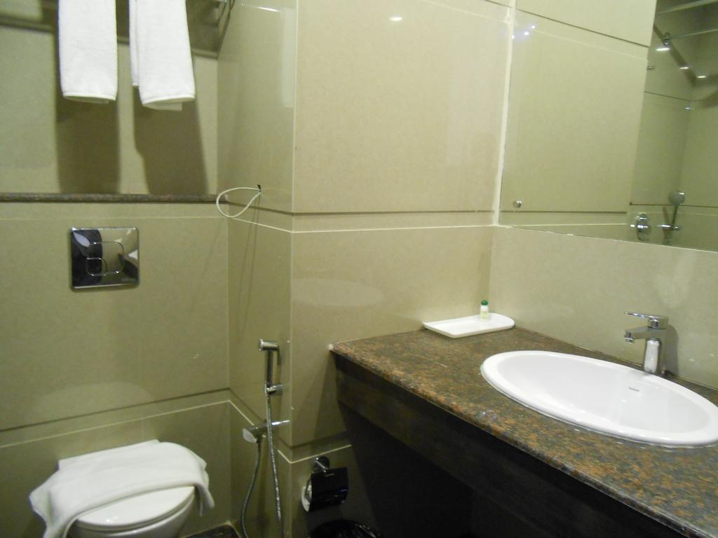 Hotel Crimson Palace Agra  Kültér fotó