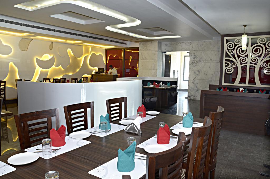 Hotel Crimson Palace Agra  Kültér fotó