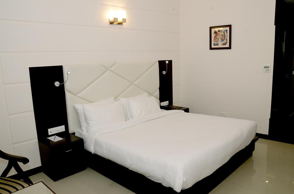 Hotel Crimson Palace Agra  Szoba fotó