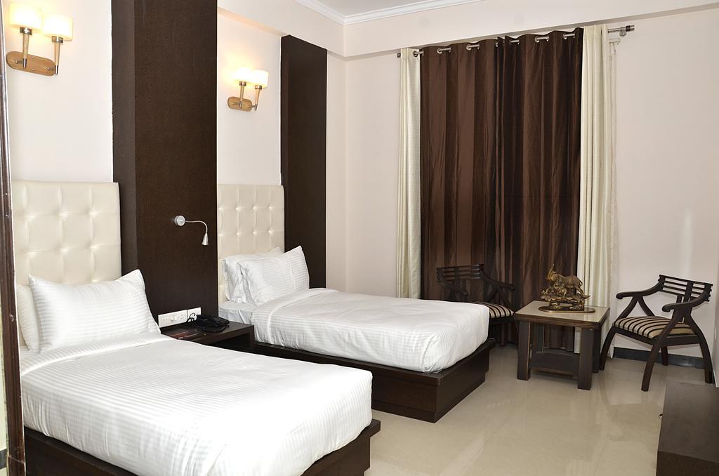 Hotel Crimson Palace Agra  Szoba fotó