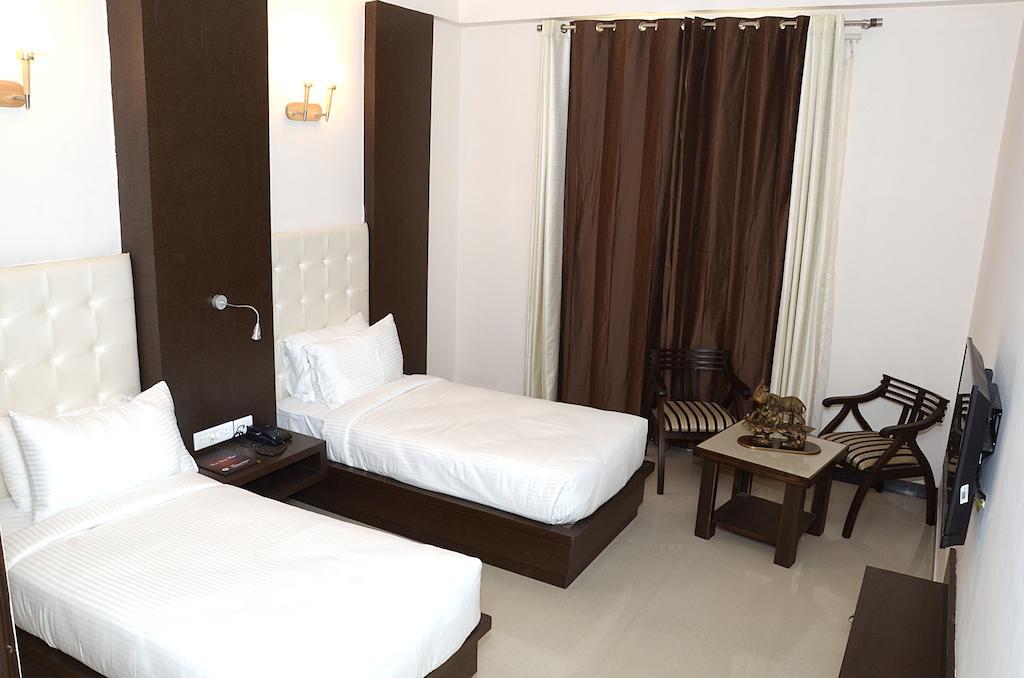 Hotel Crimson Palace Agra  Szoba fotó