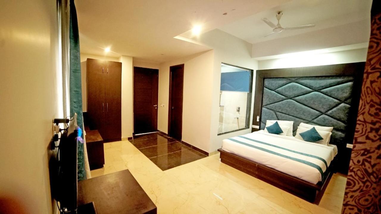 Hotel Crimson Palace Agra  Kültér fotó