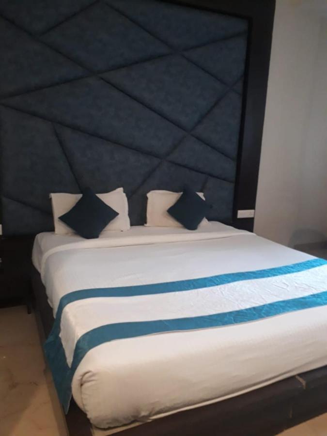 Hotel Crimson Palace Agra  Kültér fotó