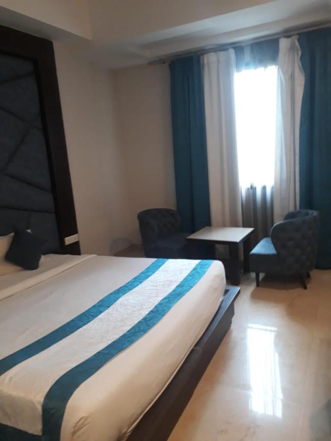 Hotel Crimson Palace Agra  Kültér fotó