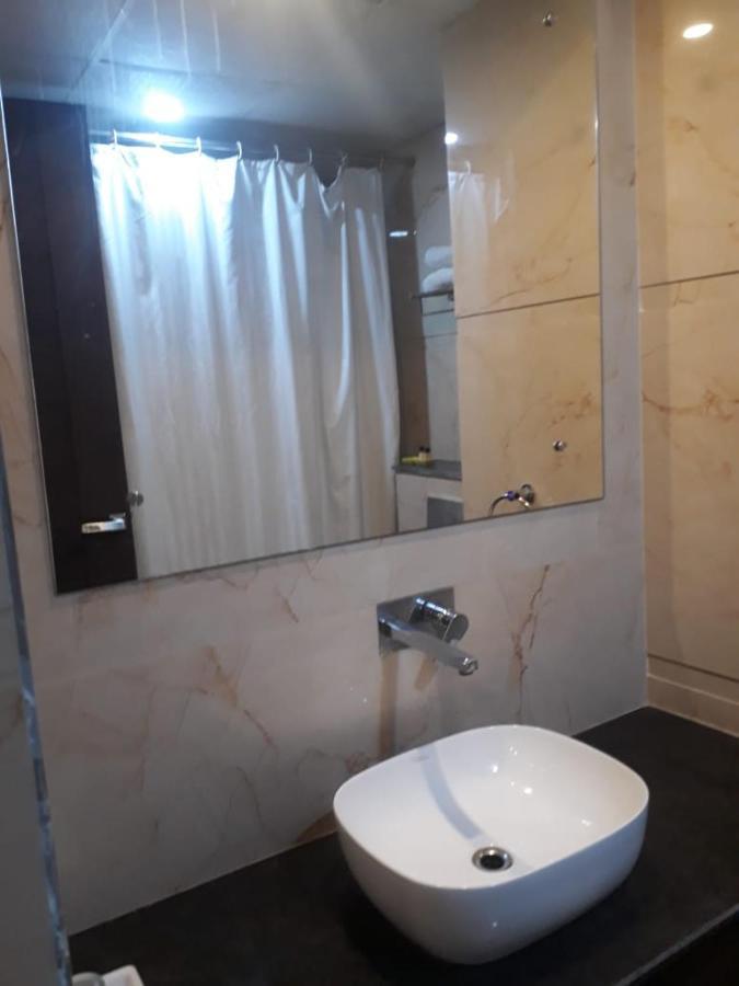 Hotel Crimson Palace Agra  Kültér fotó