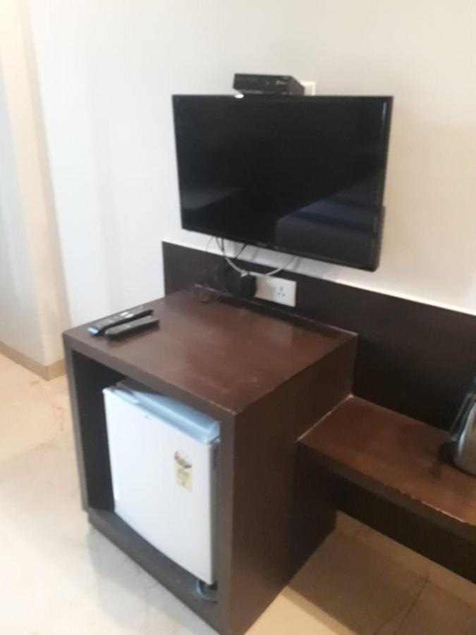 Hotel Crimson Palace Agra  Kültér fotó