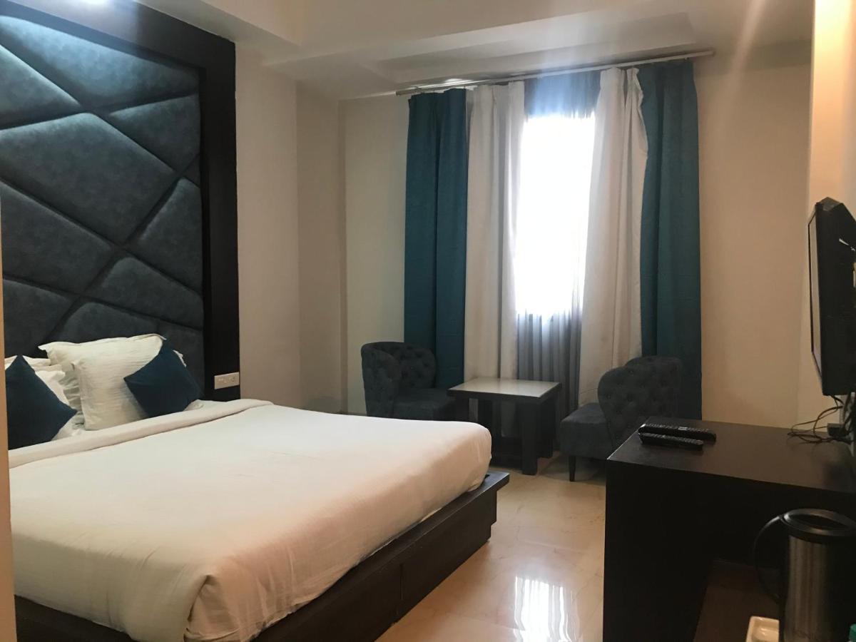 Hotel Crimson Palace Agra  Kültér fotó