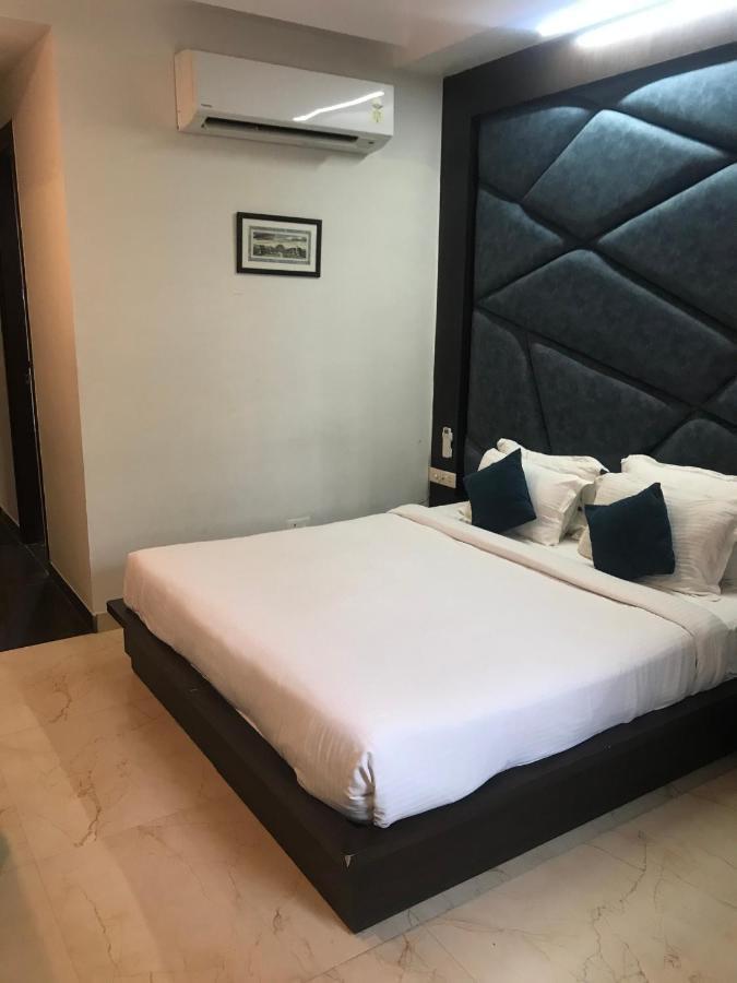 Hotel Crimson Palace Agra  Kültér fotó