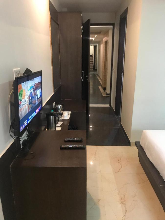 Hotel Crimson Palace Agra  Kültér fotó
