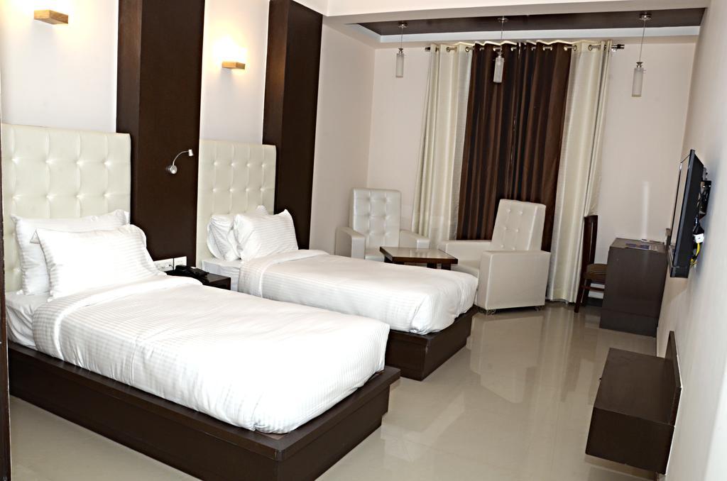 Hotel Crimson Palace Agra  Kültér fotó