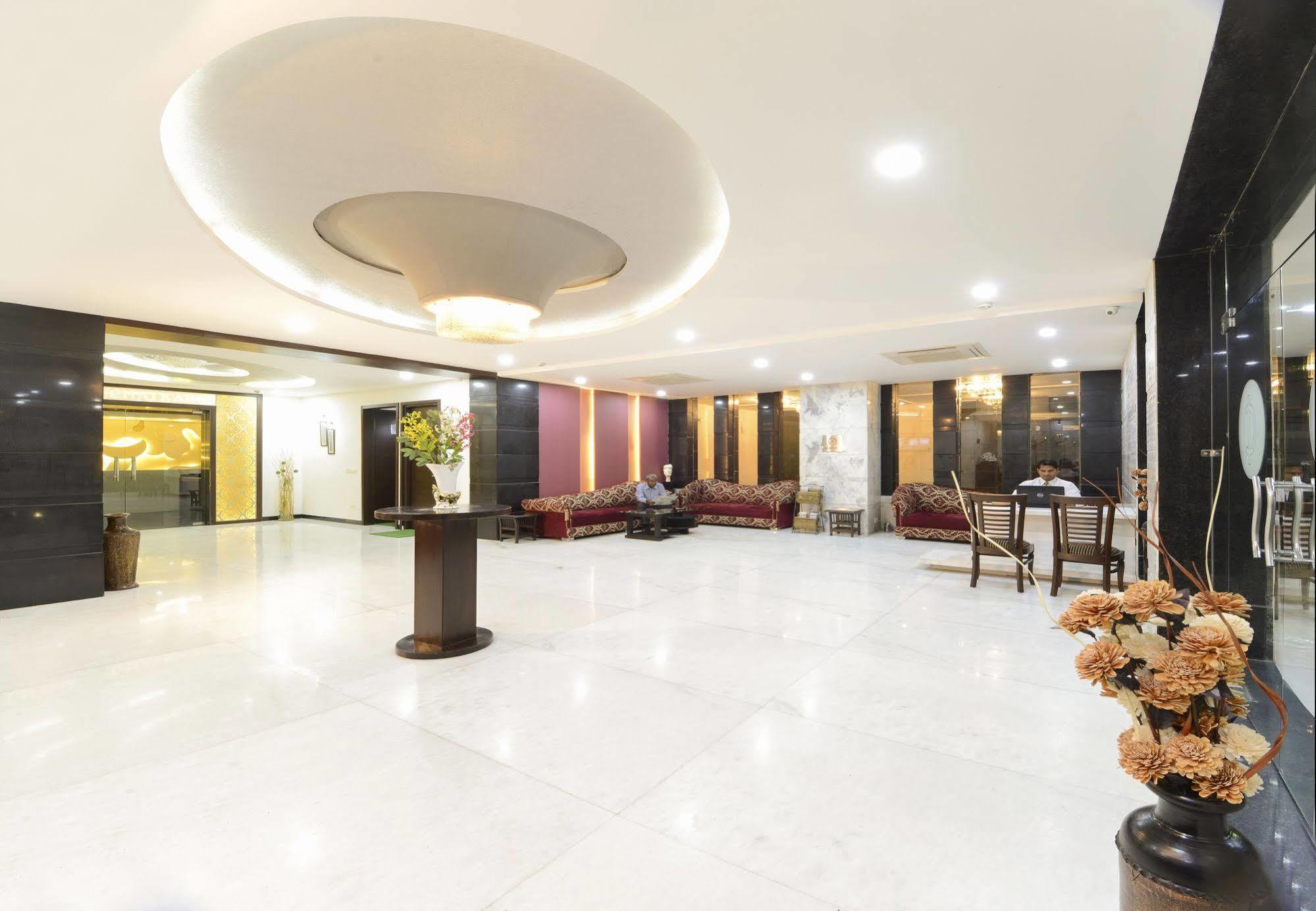 Hotel Crimson Palace Agra  Kültér fotó