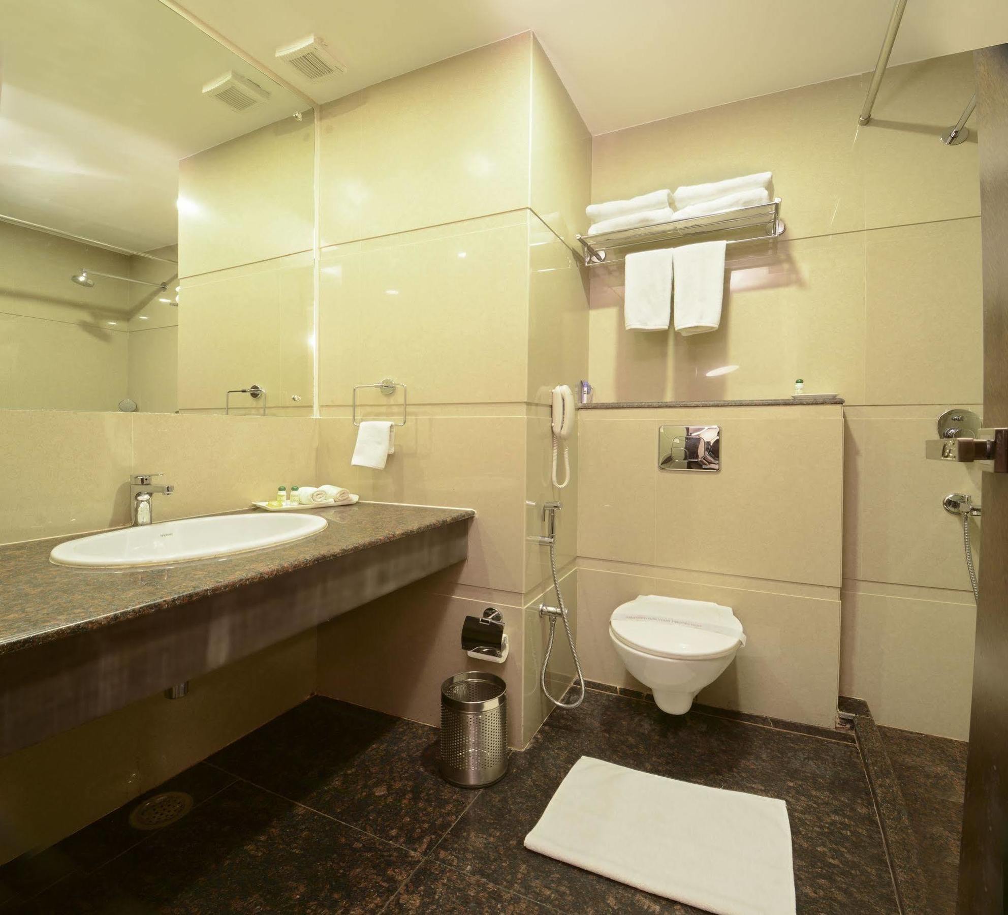 Hotel Crimson Palace Agra  Kültér fotó