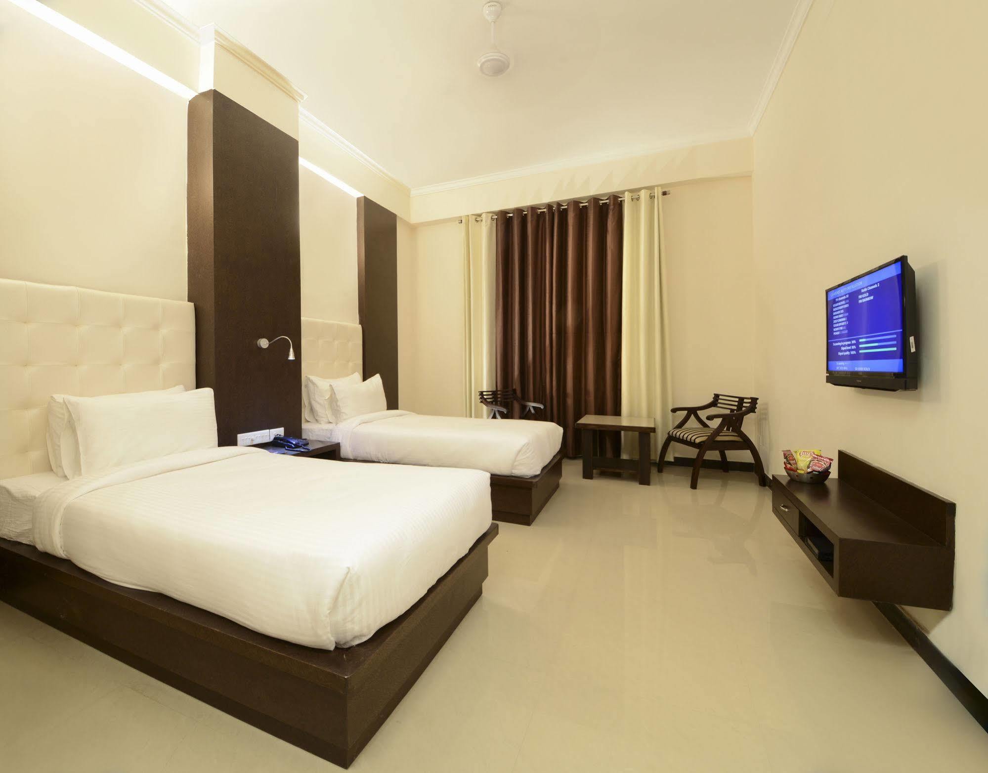 Hotel Crimson Palace Agra  Kültér fotó