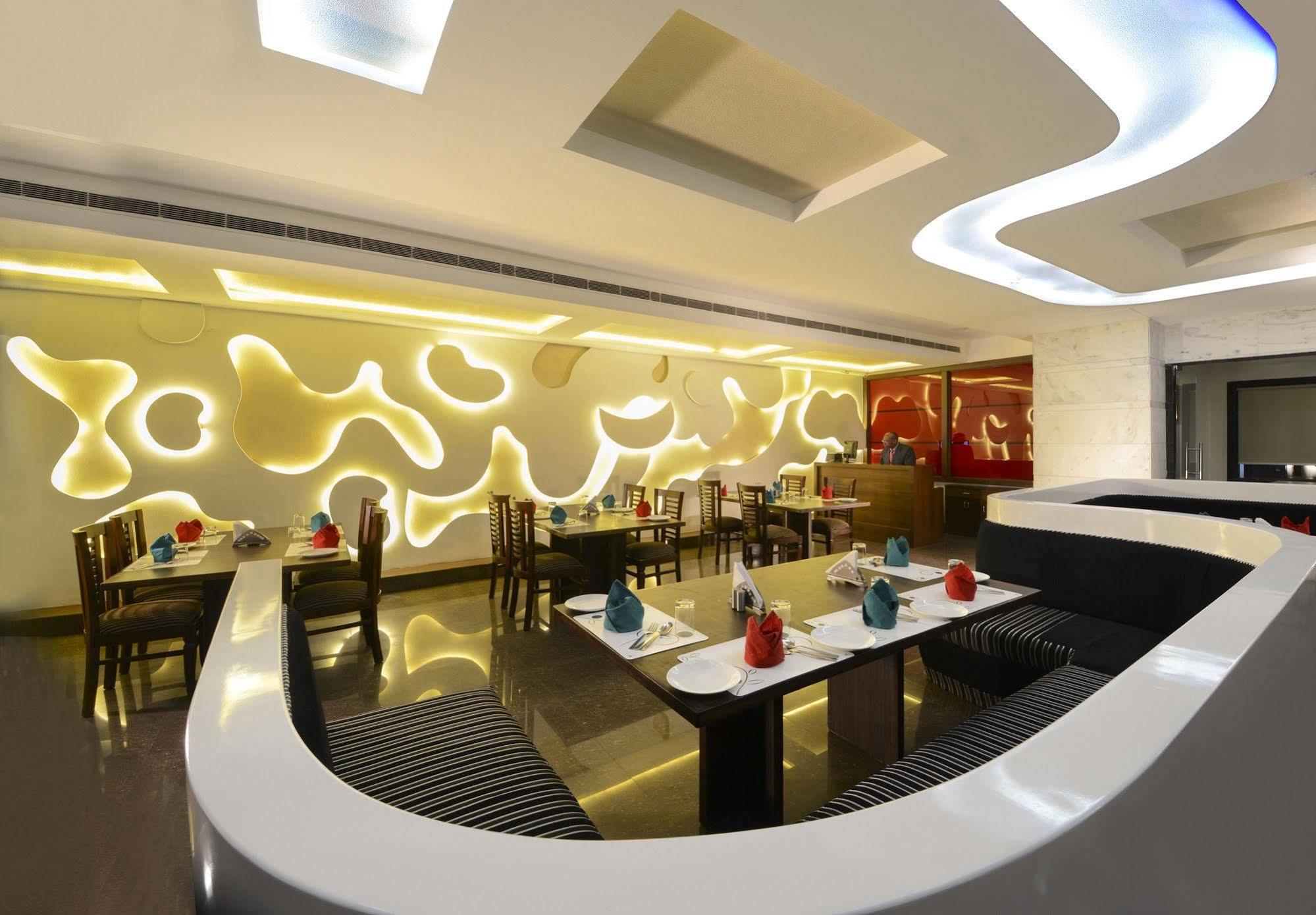 Hotel Crimson Palace Agra  Kültér fotó