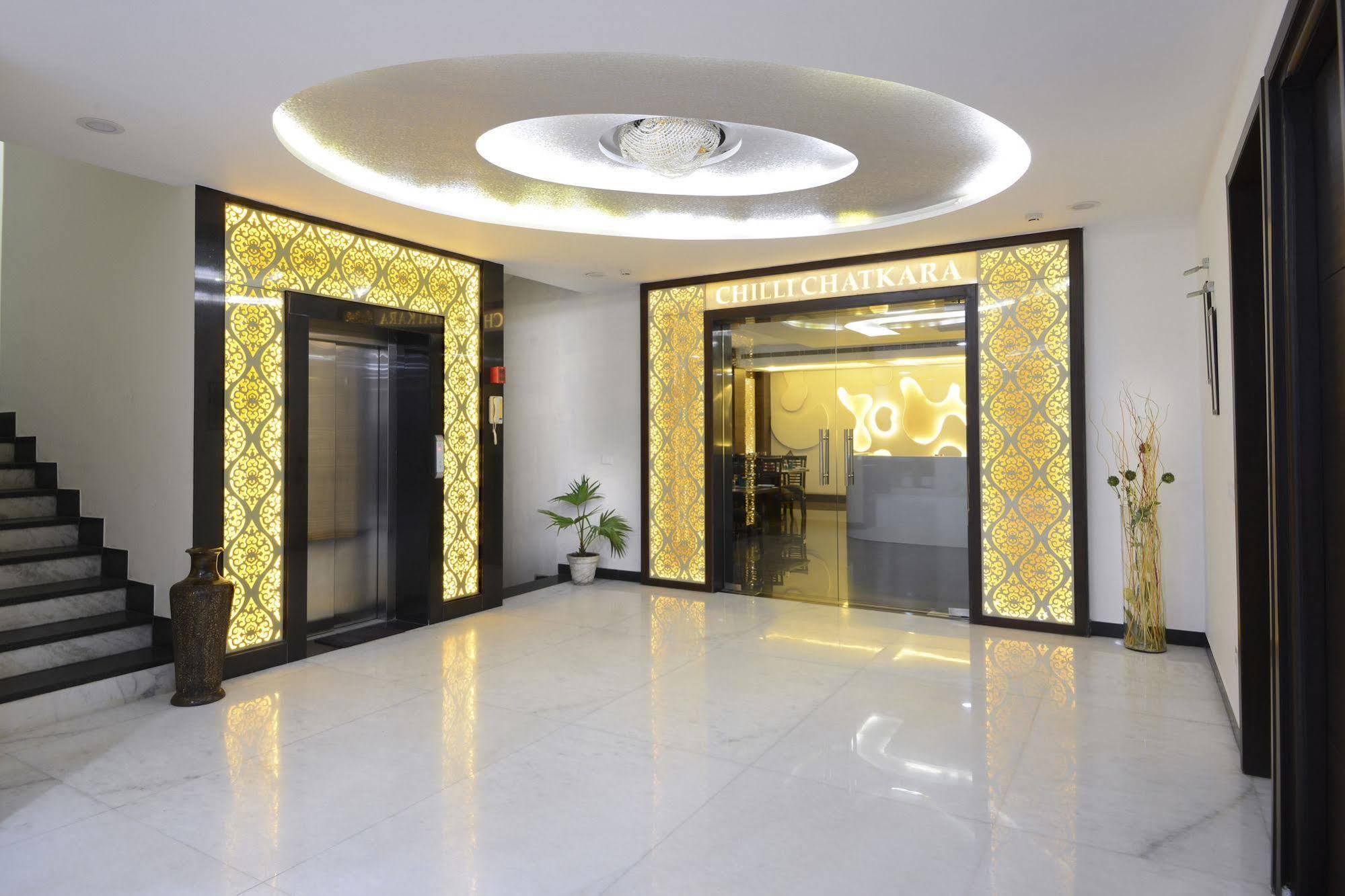 Hotel Crimson Palace Agra  Kültér fotó