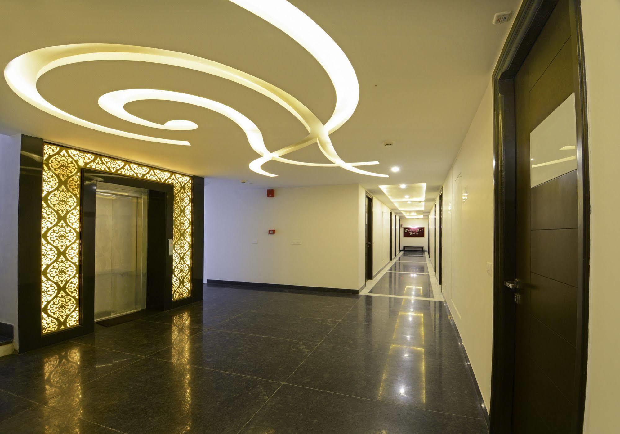 Hotel Crimson Palace Agra  Kültér fotó
