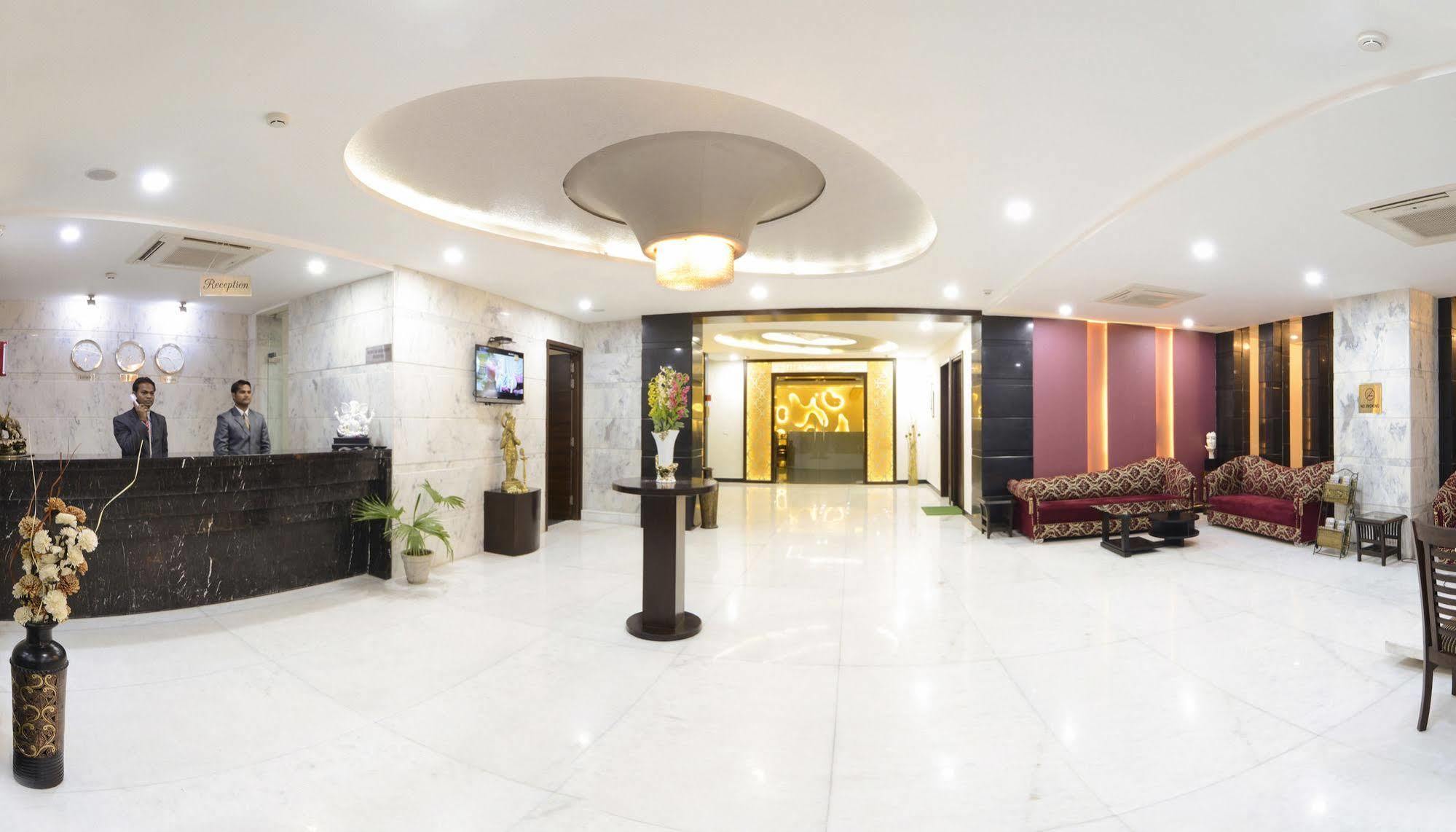 Hotel Crimson Palace Agra  Kültér fotó
