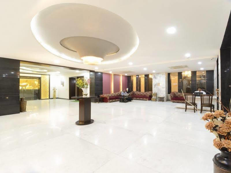 Hotel Crimson Palace Agra  Kültér fotó